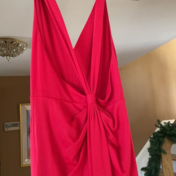 BCBGMAXAZRIA
Red Rio Hali V-neck Formal Dress - Picture 11 of 12